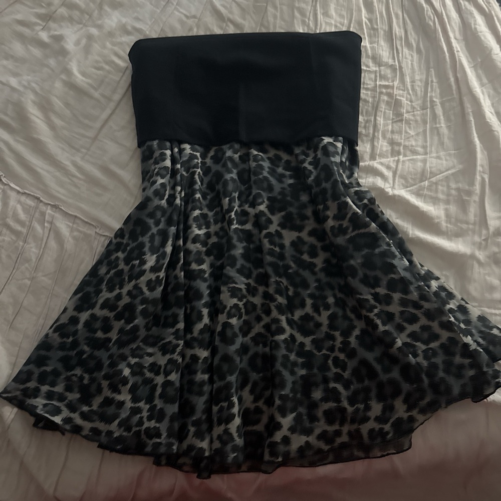 Chic Black and Leopard Print Strapless Dress